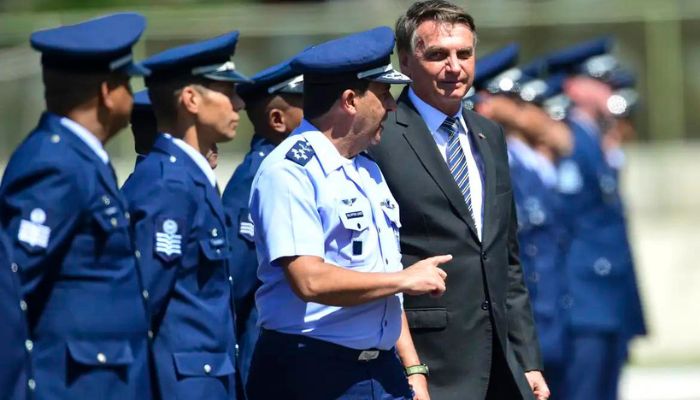 Ex-comandante do Exército ameaçou prender Bolsonaro, diz ex-FAB